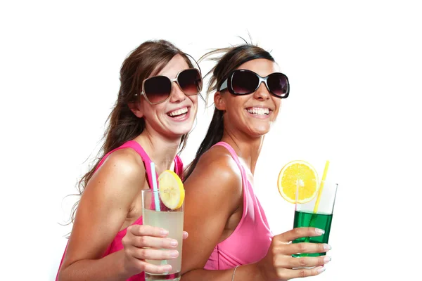 Due ragazze si divertono con un drink — Foto Stock