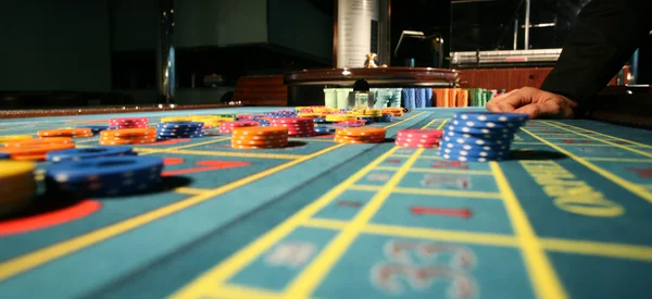 Стол для казино рулетки — стоковое фото