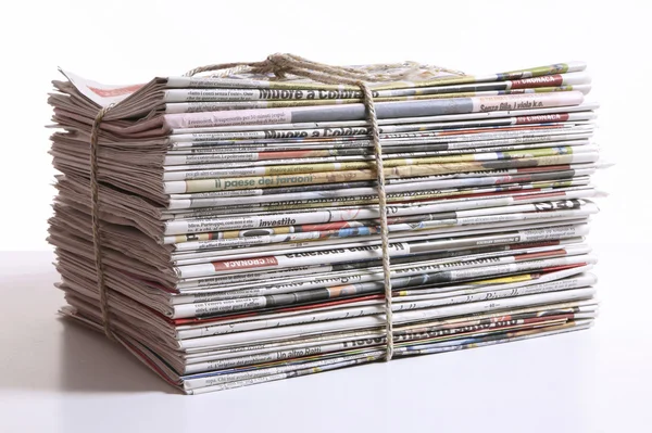 Gazeteler delmek — Stok fotoğraf