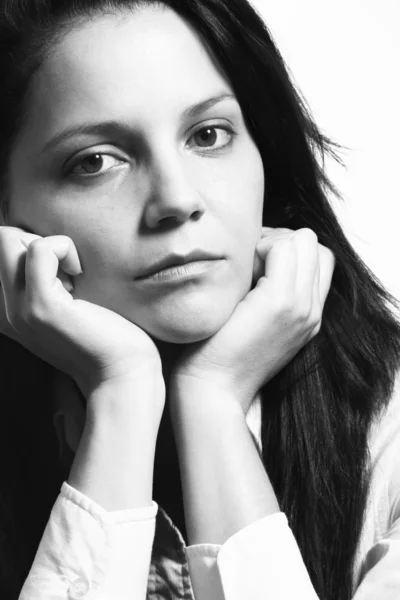 Genç kadının siyah beyaz portre — Stok fotoğraf