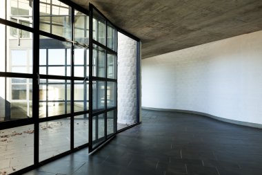 Modern boş villa, geniş pencere