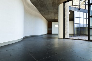 Modern boş villa, geniş pencere