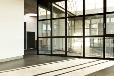 Modern boş villa, geniş pencere