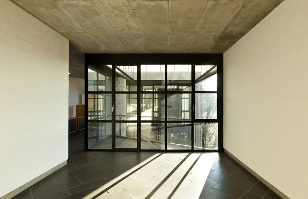 Villa moderne vide, grande fenêtre — Photo