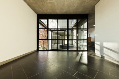 Modern boş villa, geniş pencere