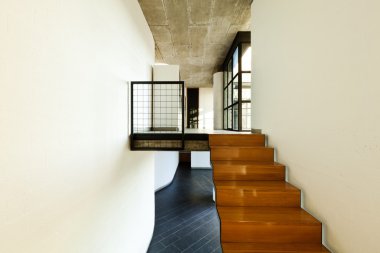 İç modern villa, ahşap merdiven