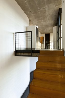 İç modern villa, ahşap merdiven