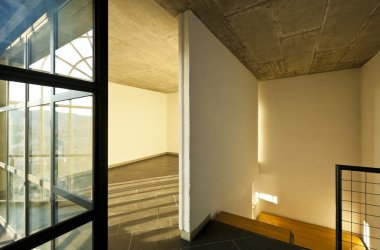 İç modern villa, ahşap merdiven