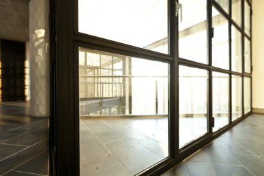 Modern boş villa, geniş pencere