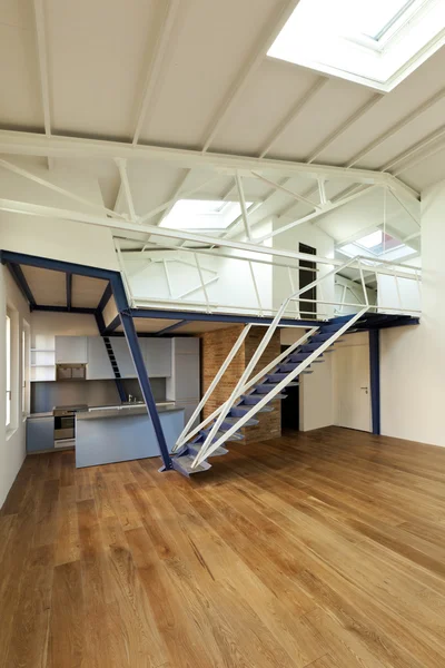 Appartement met mezzanine — Stockfoto