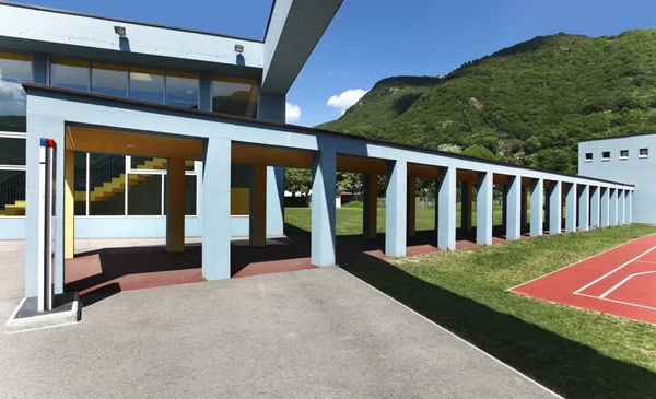 Escuela pública, gimnasio de entrada —  Fotos de Stock