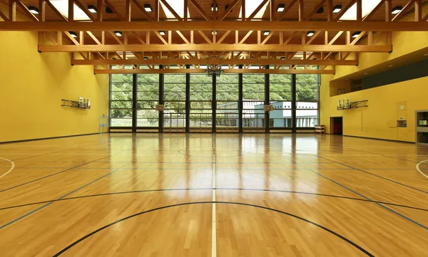 Escola pública, ginásio amplo interior — Fotografia de Stock