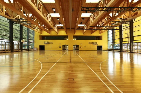 Public school, interior wide gym — Stock Photo, Image