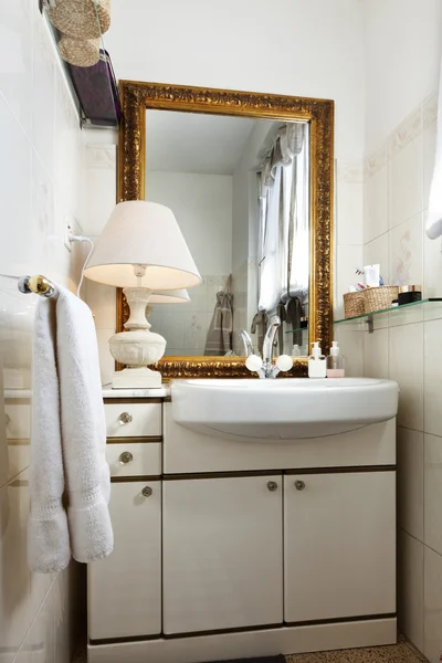 Лофт меблирован, ванная комната — стоковое фото