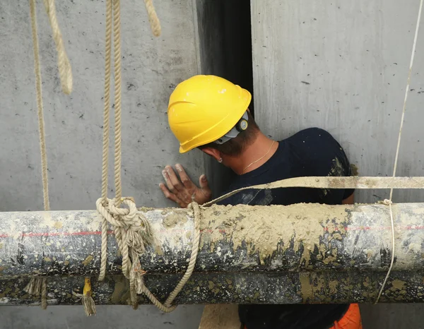 Trabajador para trabajar en un astillero — Foto de Stock