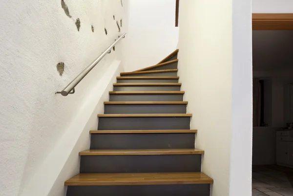 Schönes modernes Haus, Treppe — Stockfoto