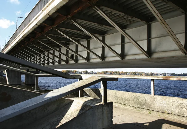 Puente sobre el río — Foto de Stock