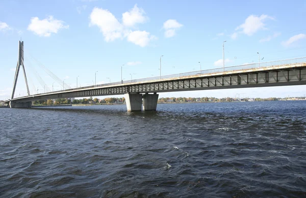 Híd a folyó felett — Stock Fotó