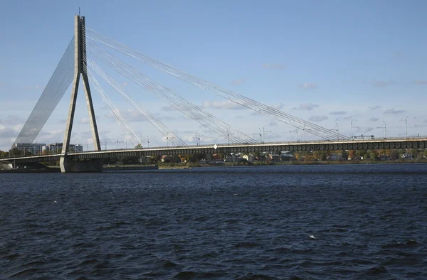 Puente sobre el río — Foto de Stock