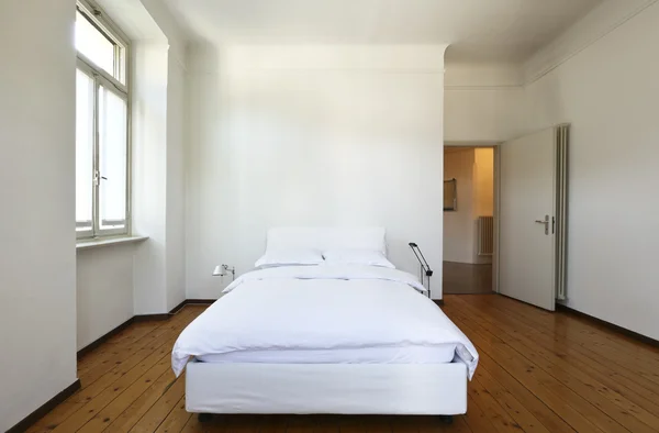 Slaapkamer, mooi appartement omgebouwd — Stockfoto