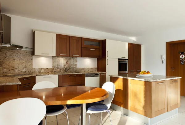 Nuovo appartamento, cucina — Foto Stock