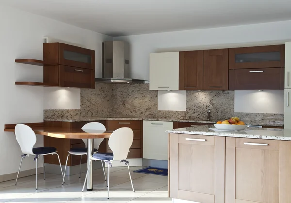 Νέο διαμέρισμα, κουζίνα — Stockfoto