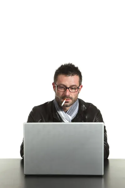 Uomo con laptop — Foto Stock