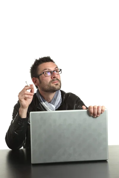 Uomo con laptop — Foto Stock