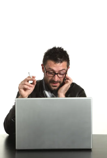 Uomo con laptop — Foto Stock