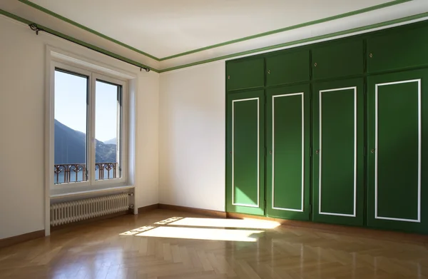 Umgebaute schöne Wohnung, leeres Zimmer — Stockfoto