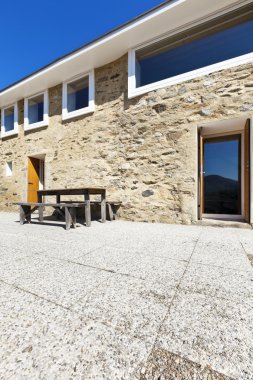 Dağlardaki yazlık ev