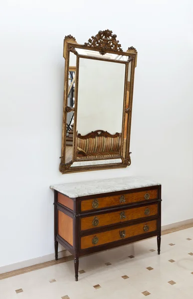 Corridor with antique furniture — Stock Photo, Image