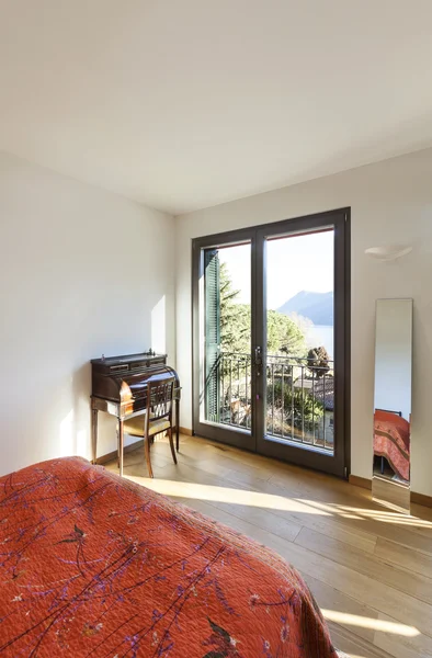 美しいアパート インテリア、寝室 — ストック写真
