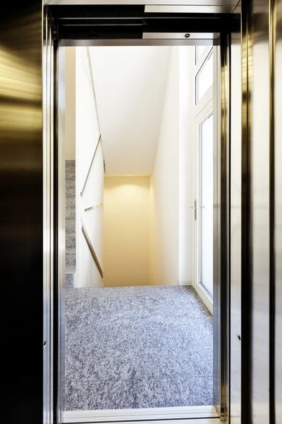 Lift van een gebouw — Stockfoto