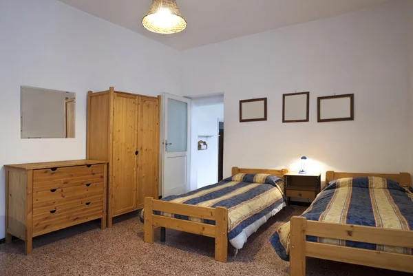 Kamer met twee bedden — Stockfoto