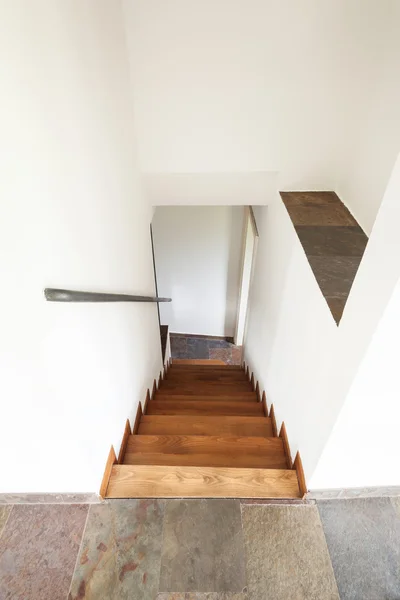 Escadaria íngreme — Fotografia de Stock