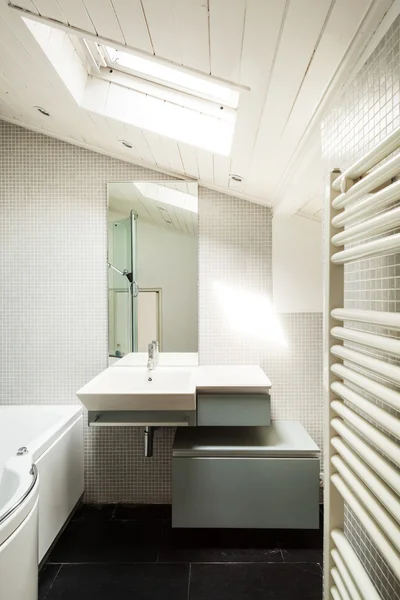 Modern bathroom in an old loft — Stock Photo, Image