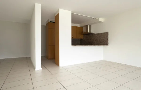 Apartamento moderno, vista a la cocina —  Fotos de Stock