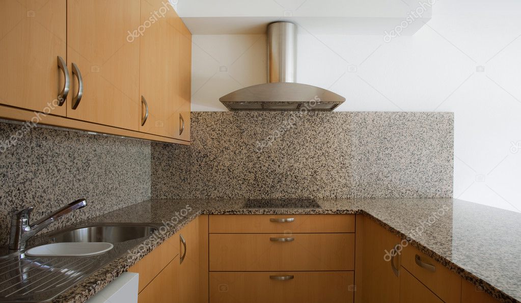 Moderne Wohnung, Blick auf die Küche — Stockfoto © Zveiger #39463123