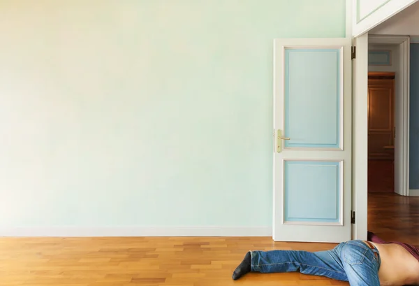 Um tipo no quarto. — Fotografia de Stock