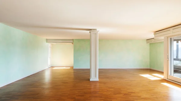 Apartamento vazio clássico — Fotografia de Stock