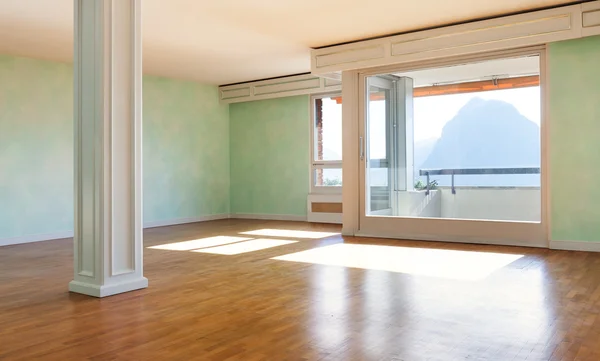 Empty apartment classic — Stock Photo, Image