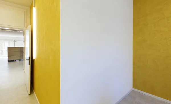 Design d'intérieur, murs jaunes — Photo