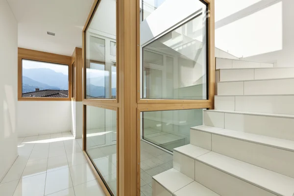 एक आधुनिक घर की सीढ़ी — स्टॉक फ़ोटो, इमेज