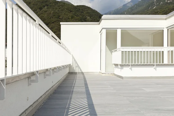 Terrace of a modern white house — Stock Photo, Image