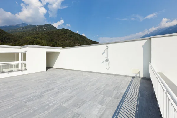 Modernes Haus, Terrasse — Stockfoto