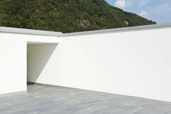 Terrazza di una casa bianca — Foto Stock