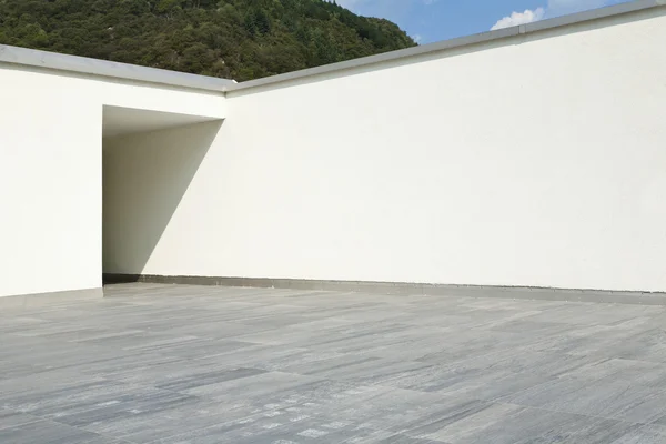 Terraza de una casa blanca — Foto de Stock