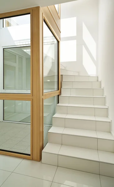 Modernes Haus, Treppe — Stockfoto