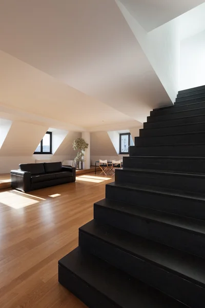 Loft, trägolv — Stockfoto